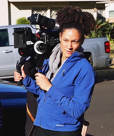 Diretora de Fotografia Kira Kelly no set