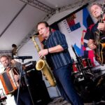 Chuva adia Festival