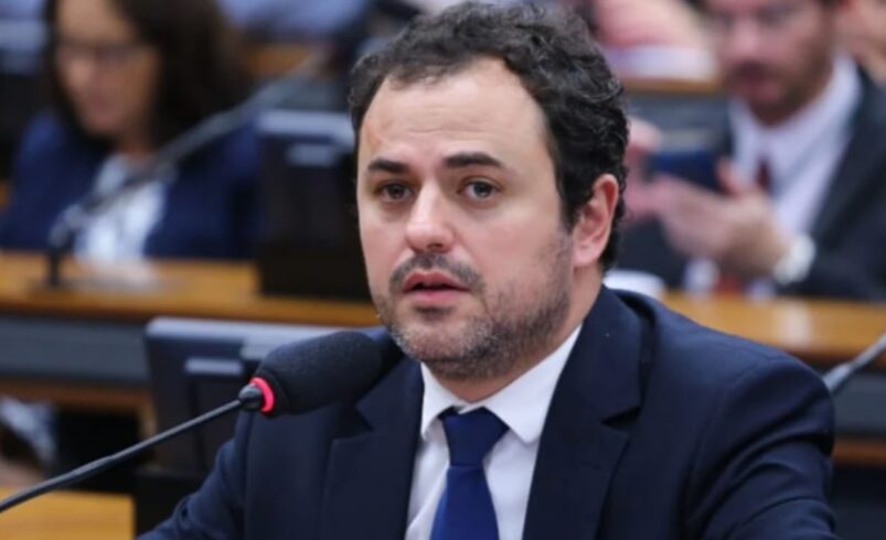 Cassação de Glauber Braga é aprovada e ele inicia greve de fome