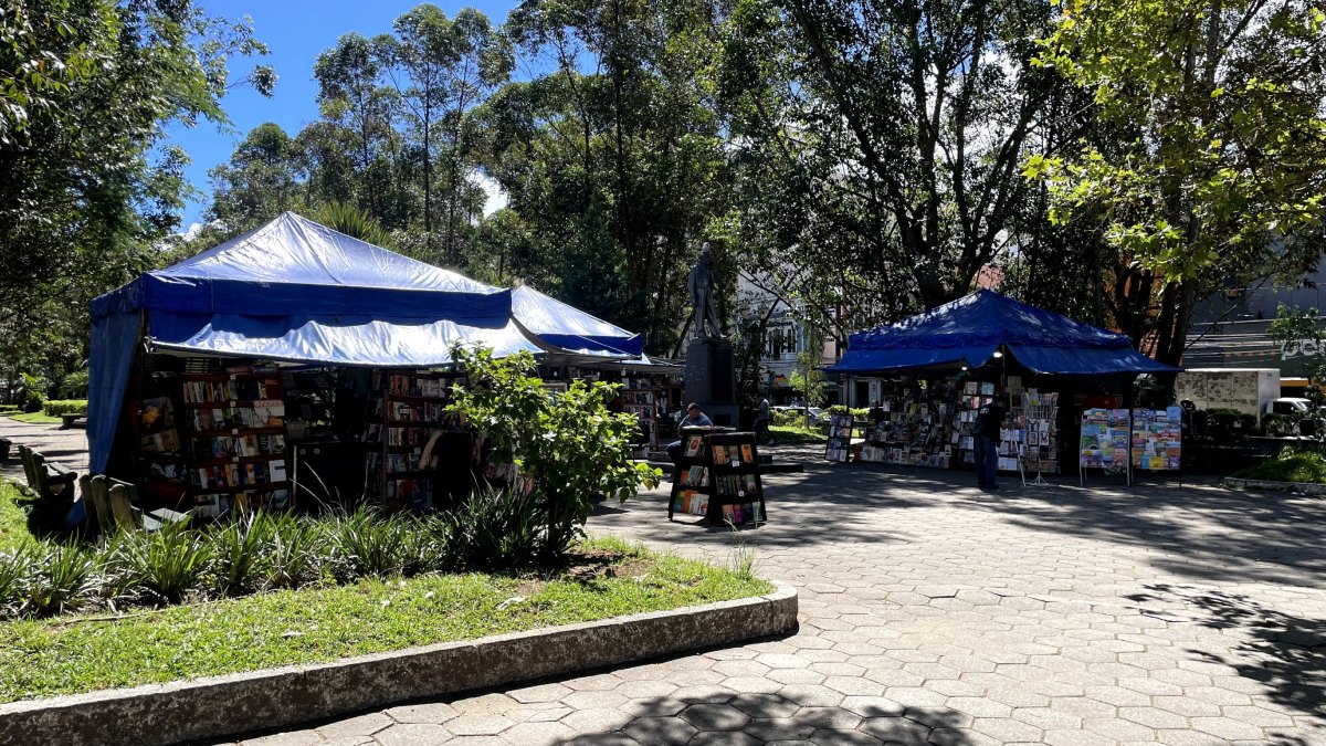 Feira de Livros movimenta Praça Getúlio Vargas até dia 27