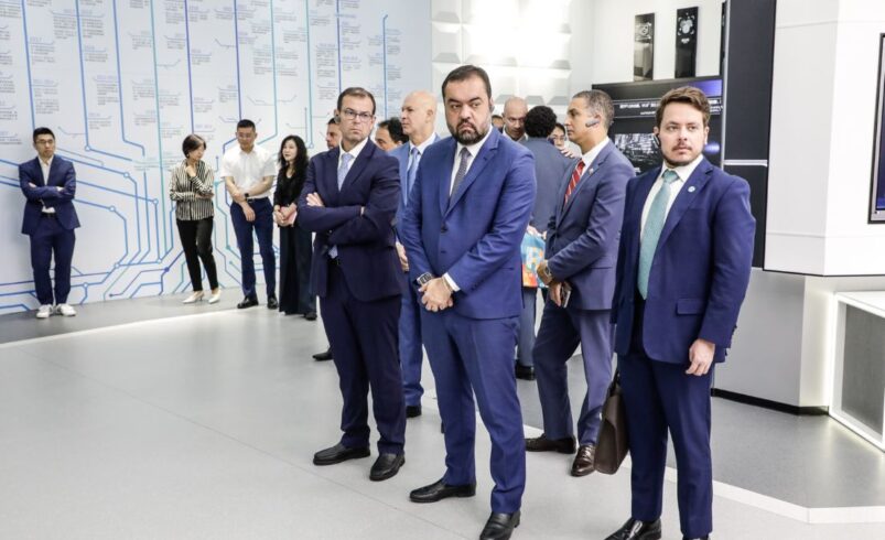 Reunião com o preseinte da Hikvision sobre monitoramento inteligente