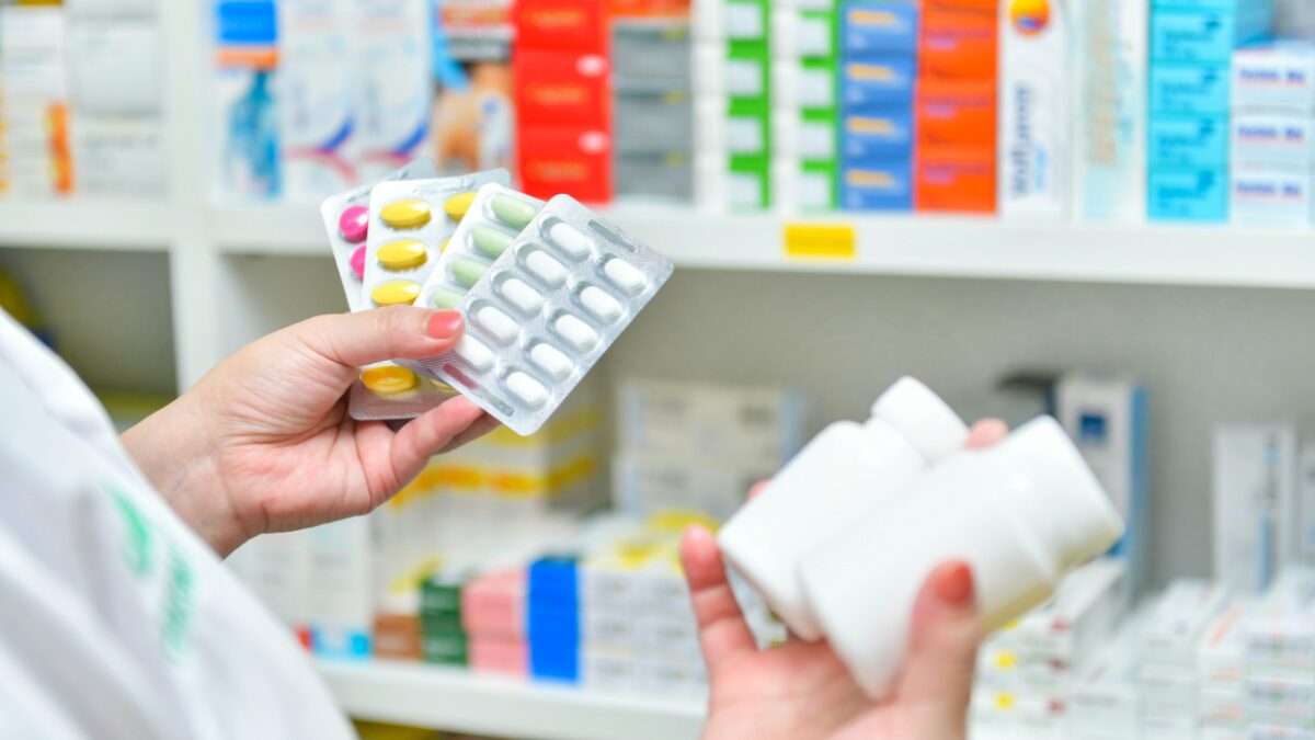 Juiz veta prescrição de medicamentos por farmacêuticos