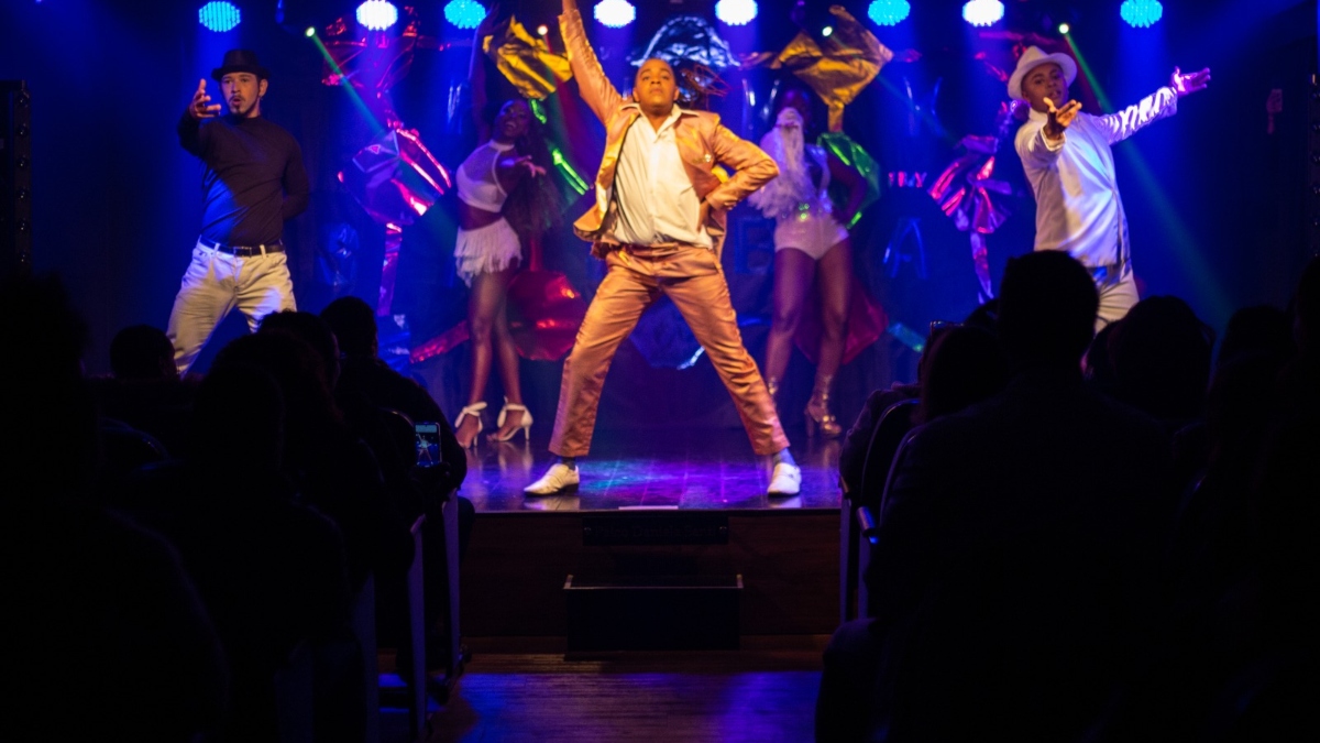 Cia Pedro Prince leva funk e samba ao teatro de Friburgo