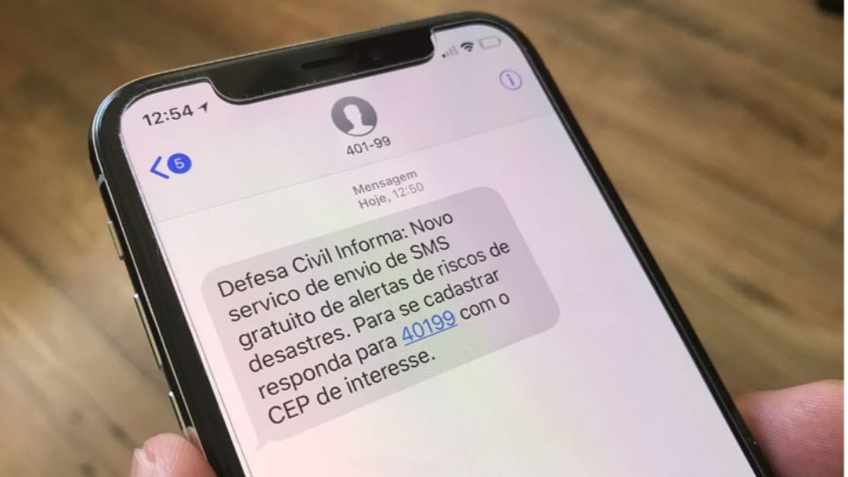 Defesa Civil do RJ orienta moradores a se cadastrarem para alertas de risco via SMS