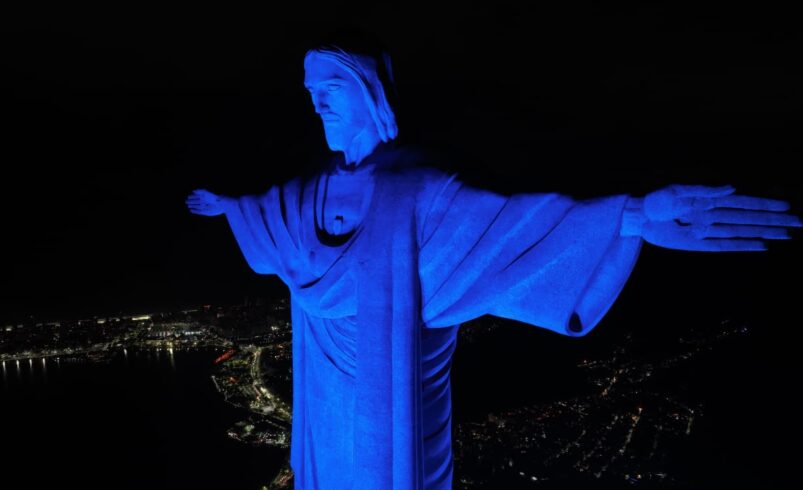 Em homenagem aos 55 anos da Estácio, Cristo Redentor será iluminado em azul