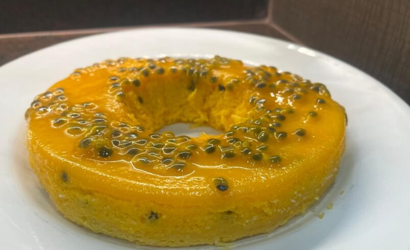 Quindim de Maracujá com Coco e Açúcar de Confeiteiro