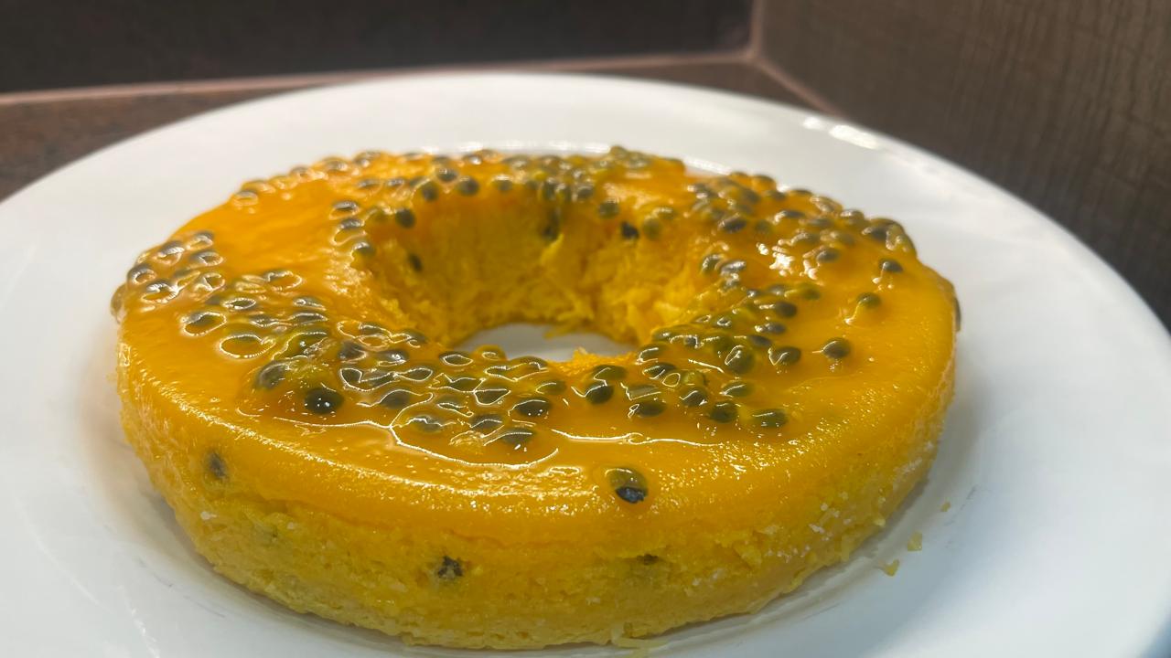 Quindim de Maracujá com Coco e Açúcar de Confeiteiro